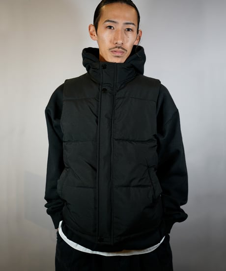 BACK EMBROIDERED DOWN VEST / BLACK