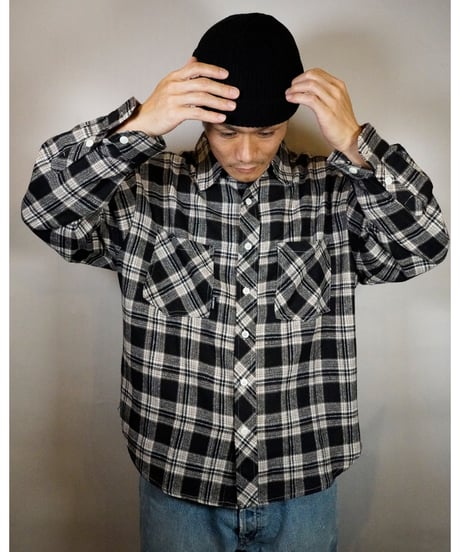 LONG SLEEVES PLAID BUTTON SHIRT / BLACK