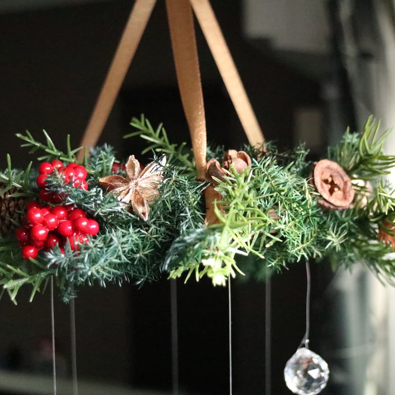 グリーンと実物のフライングリース　クリスマスリース フライング&置き型クリスマスツリー スワッグ ガーランド