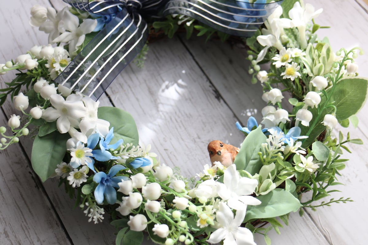 すずらんとブルースターのフラワーリース | etoile-irisee