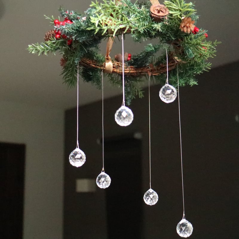クリスマスのフライングリースのサンキャッチャーモビール | etoile-irisee