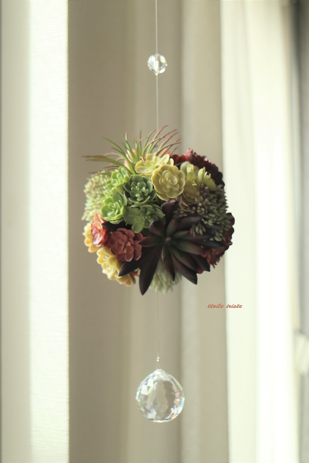 サンキャッチャー♡ハンドメイド「お上品！白いお花のキラキラブーケ♡」