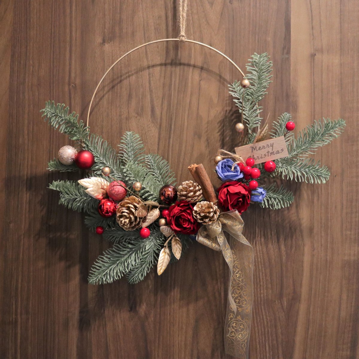No145 ２種のバラと木の実とリンリンクリスマスリース❁*。2024 クリスマスリース 姫りんごと木の実の北欧スタイルクリスマス