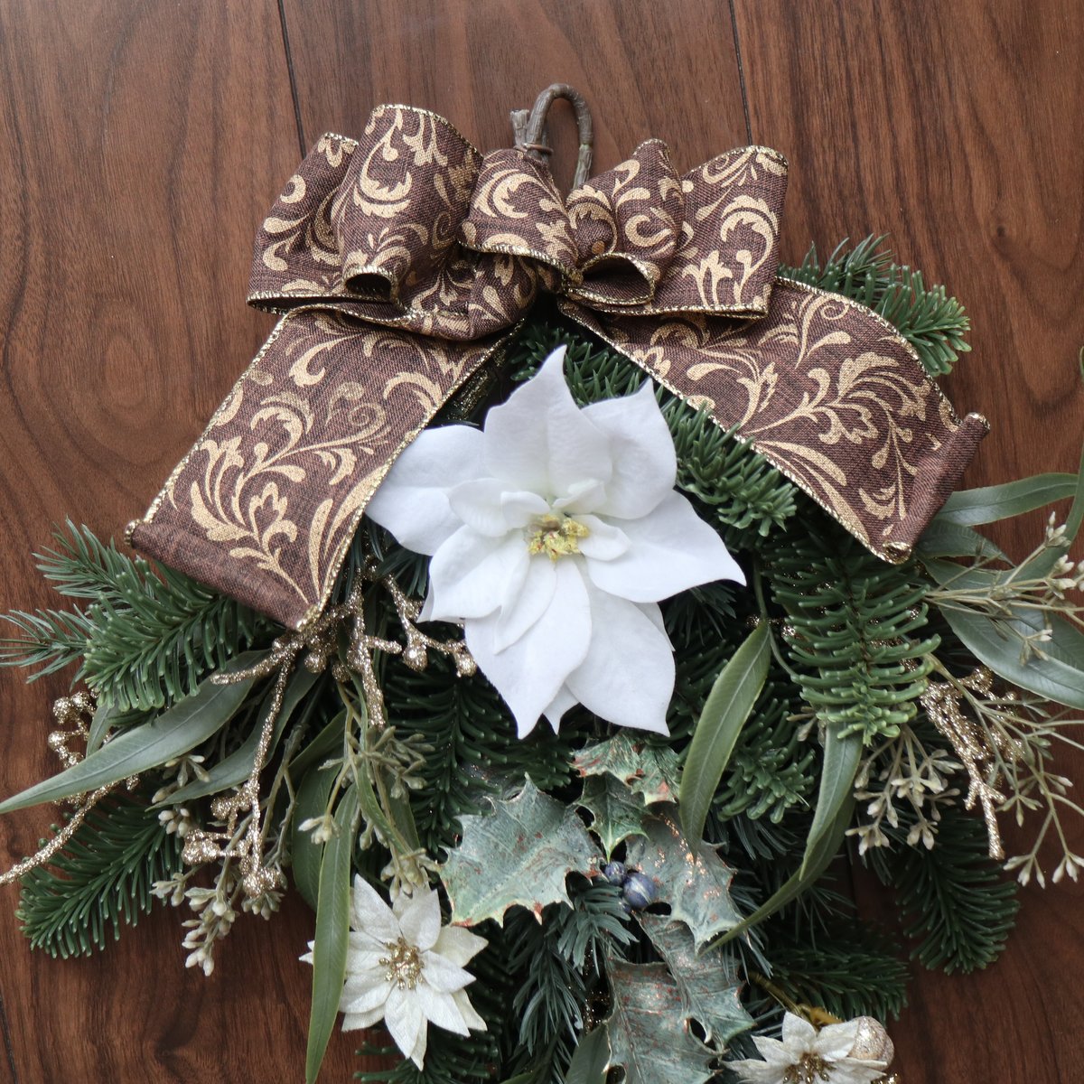 クリスマススワッグ～白のポインセチアとシャンパンゴールドのきらめき