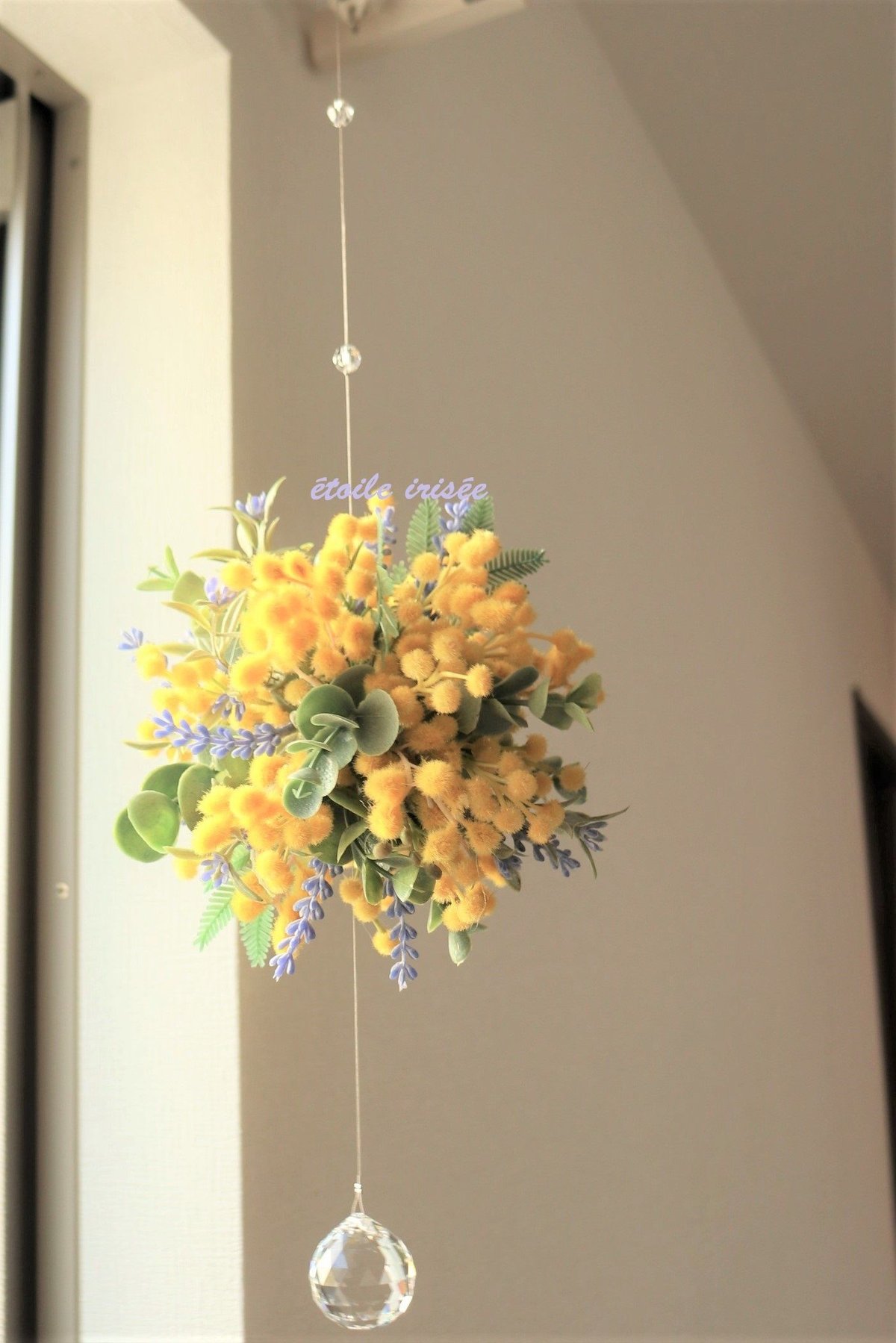 ミモザとラベンダーの春色フラワーボールサンキャッチャー