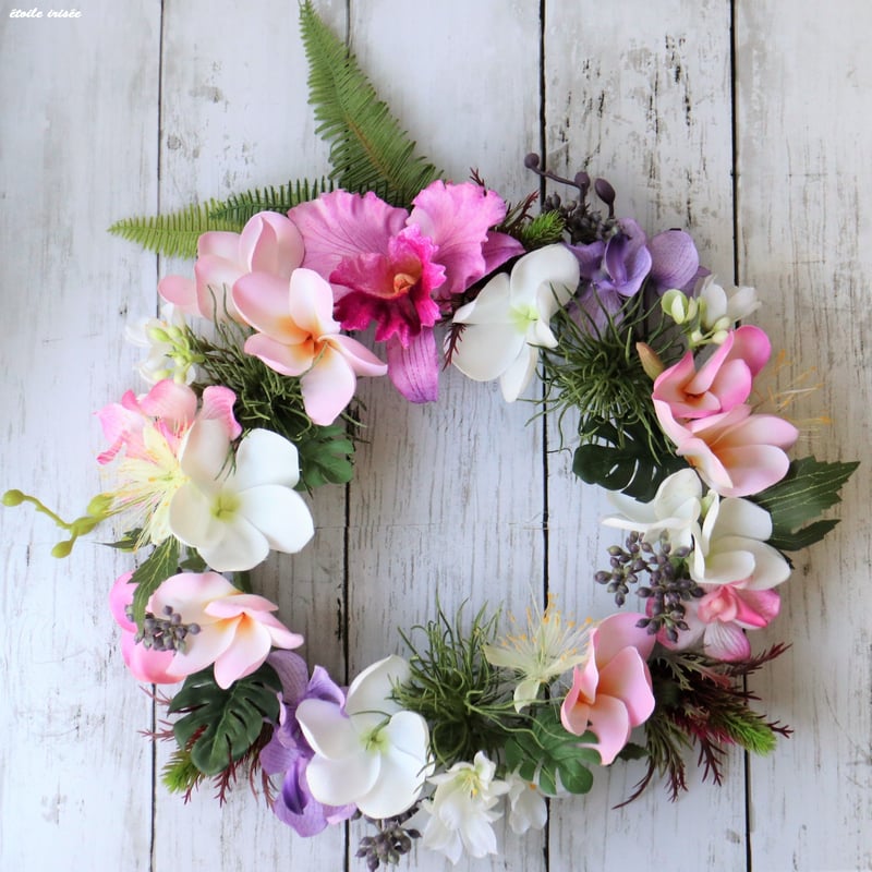 カトレアとプルメリアの南国フラワーリース | etoile-irisee 