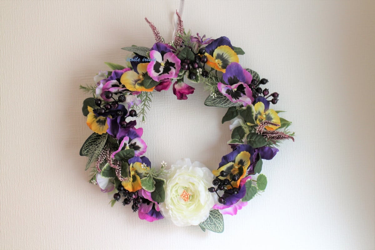 パンジーとラナンキュラスと春色フラワーリース | etoile-irisee パンジーとラナンキュラスと春色フラワーリース | etoile-irisee