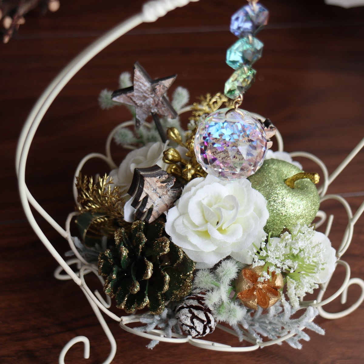 クリスマスの花カゴのサンキャッチャー | etoile-irisee クリスマスの花カゴのサンキャッチャー | etoile-irisee
