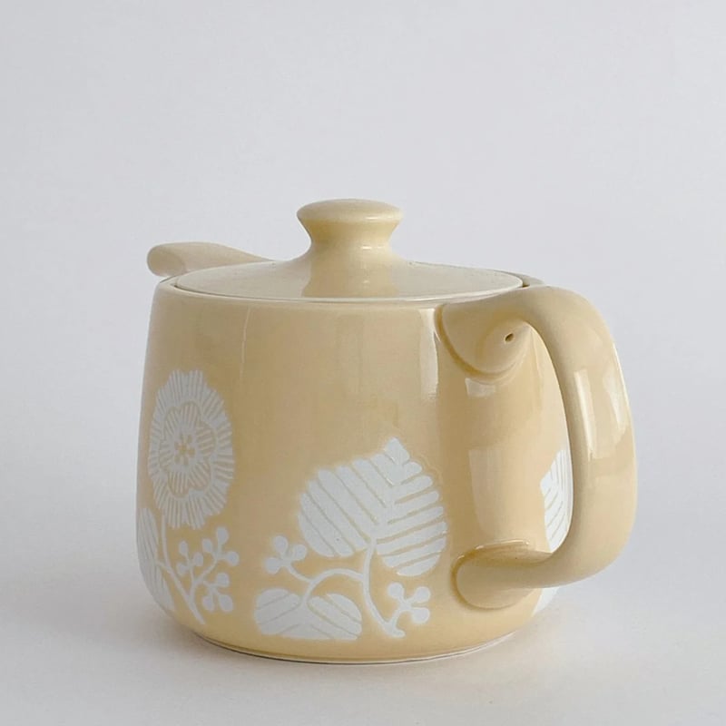 フランスリモージュ窯aluminite ポット（茶漉し付き） 波佐見焼 一真窯 しっとりもっちり ポット（アミ付）