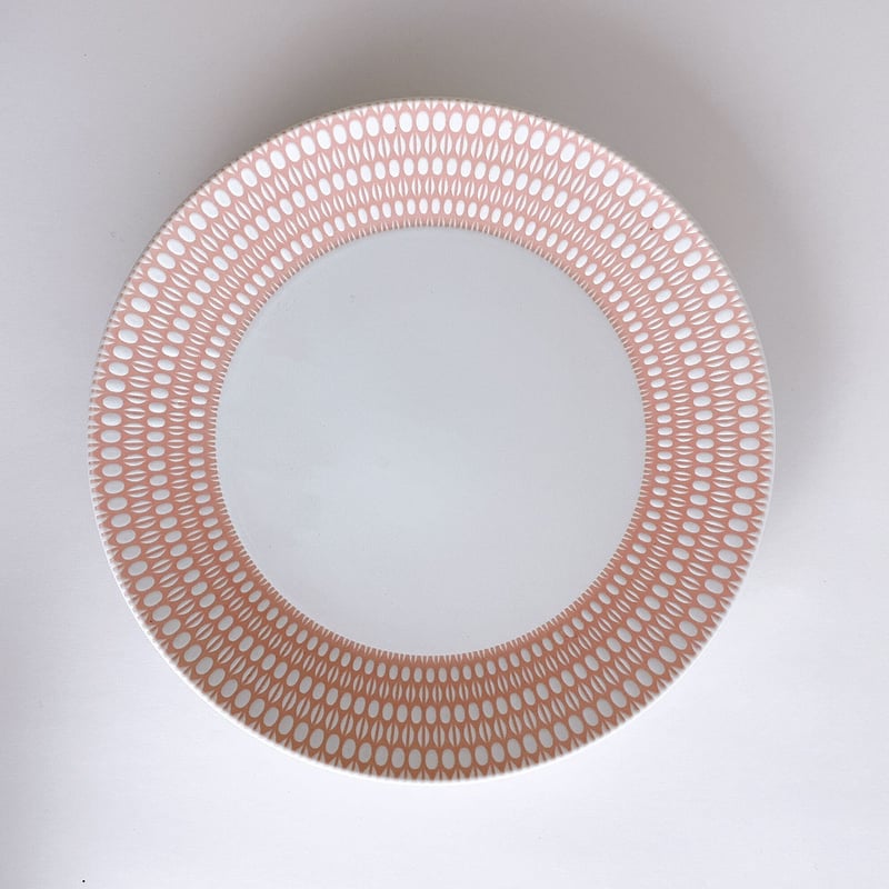 香港のプレミアムプレート二枚　　大幅値下げ メルレットホワイトレースフラットプレート28cm/イタリア製｜輸入食器