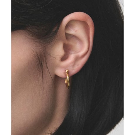JUHA:PIERCE-FLAT-