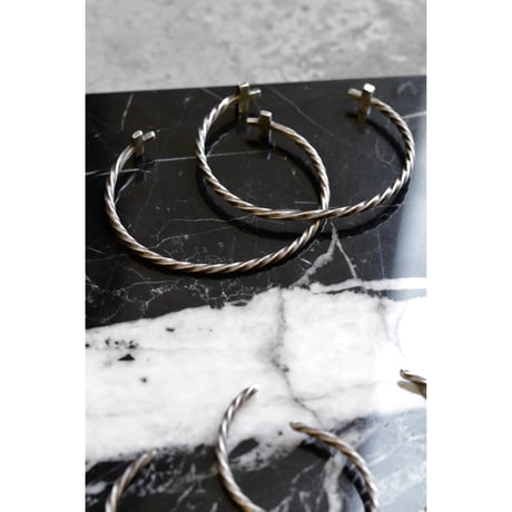 L I V runding : L I V BANGLE  - Cross -