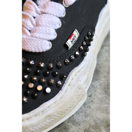 Maison MIHARA YASUHIRO:"BAKER"original sole studded paint canvas Low -Top sneaker