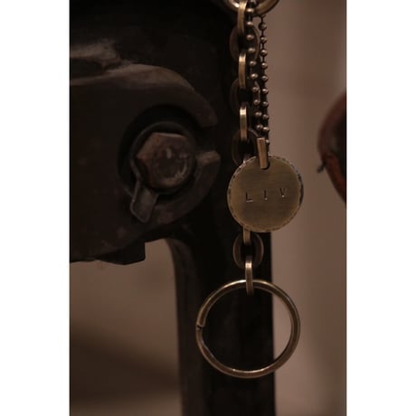 L I V runding : KEY CHAIN