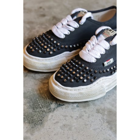 Maison MIHARA YASUHIRO:"BAKER"original sole studded paint canvas Low -Top sneaker