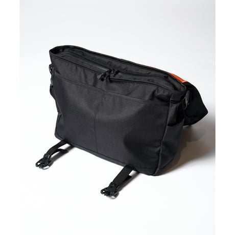 MAKAVERIC : SIGNAL MESSENGER BAG