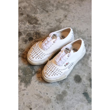 Maison MIHARA YASUHIRO : "BAKER" original sole studded paint canvas Low -Top sneaker