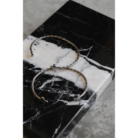 L I V runding : L I V BANGLE  - Cross -