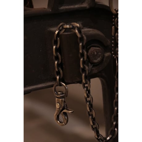 L I V runding : WALLET CHAIN