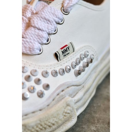 Maison MIHARA YASUHIRO : "BAKER" original sole studded paint canvas Low -Top sneaker