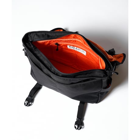 MAKAVERIC : SIGNAL MESSENGER BAG