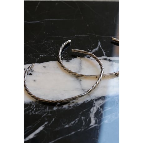L I V runding : L I V BANGLE