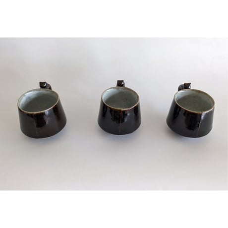鈴木稔：猫取手マグカップ（小）  焦茶