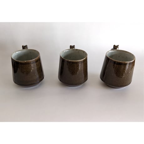 鈴木稔：猫取手マグカップ（大） 茶