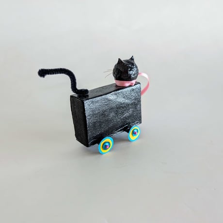 関美穂子作品「マッチ箱キャスターねこちゃん」