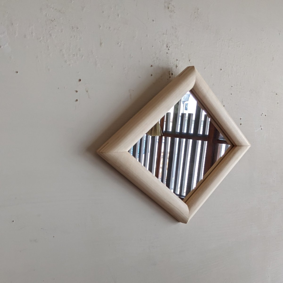 工房イサド：ひし形鏡（小/メープル） | nowaki