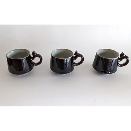 鈴木稔：猫取手マグカップ（小）  焦茶