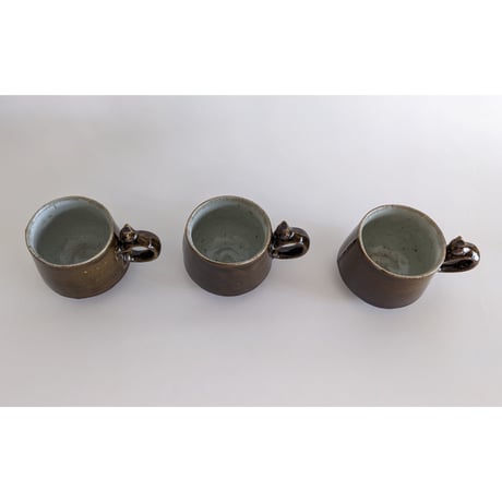 鈴木稔：猫取手マグカップ（小）  茶