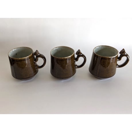 鈴木稔：猫取手マグカップ（大） 茶