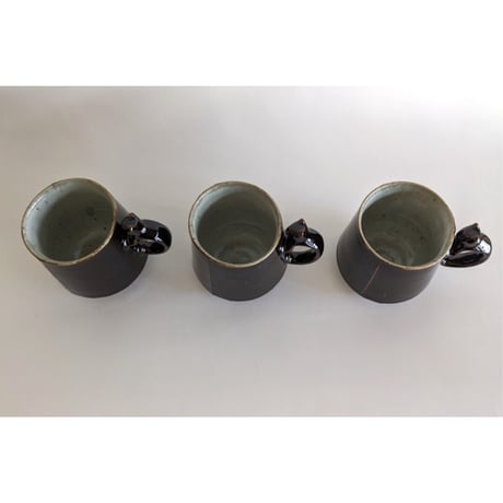 鈴木稔：猫取手マグカップ（大）  焦茶