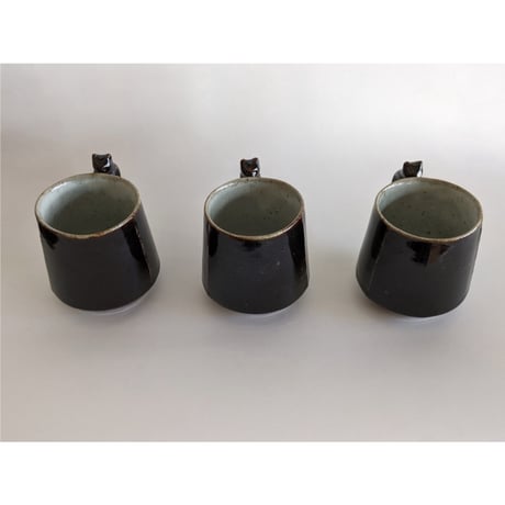 鈴木稔：猫取手マグカップ（大）  焦茶