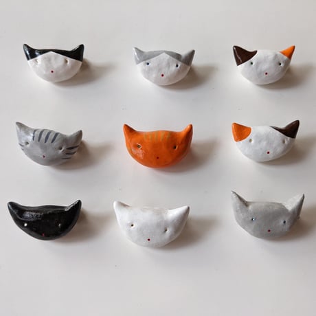 ひろせべに：ねこブローチ