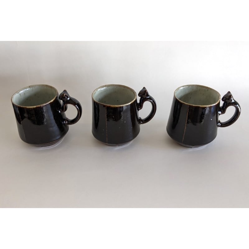 鈴木稔：猫取手マグカップ（大） 焦茶 | nowaki