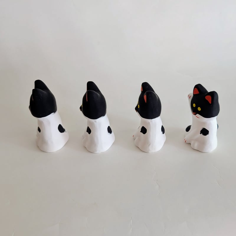にしおゆき　おるがん社　福助と白黒猫2体セット 真坂人形：ふてくされた招きネコ（白x黒） | nowaki