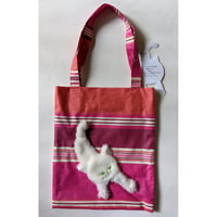 谷みゆき：ワンニャンバッグ21「ピンクのシマシマと白い猫」手提げバッグ
