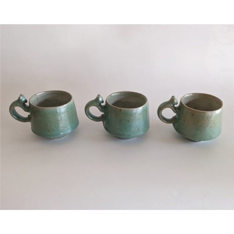 緑色の持ち手付き陶器　作家 注ぎ口付き陶器抹茶碗 450ml 手作り 友人へのお茶好きへのギフト