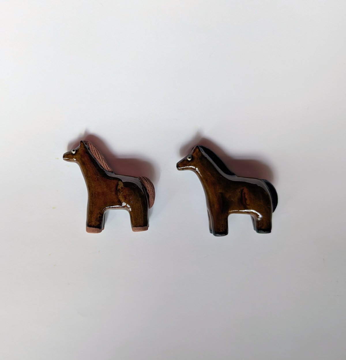 山極千真沙：オブジェ「午（うま）」茶/焦茶 | nowaki