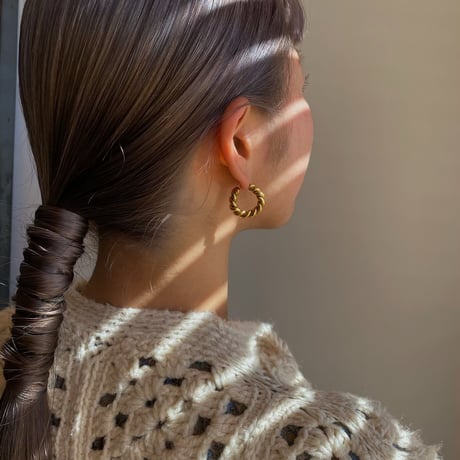 twist pierce gold