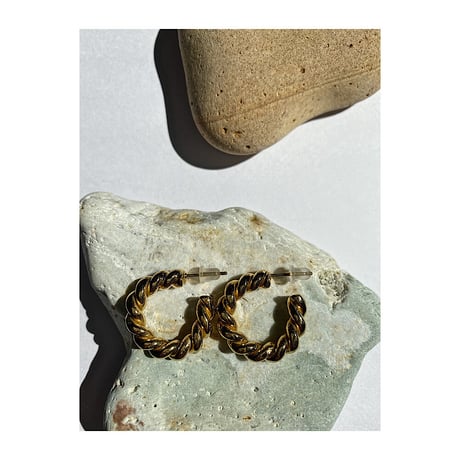 twist pierce gold