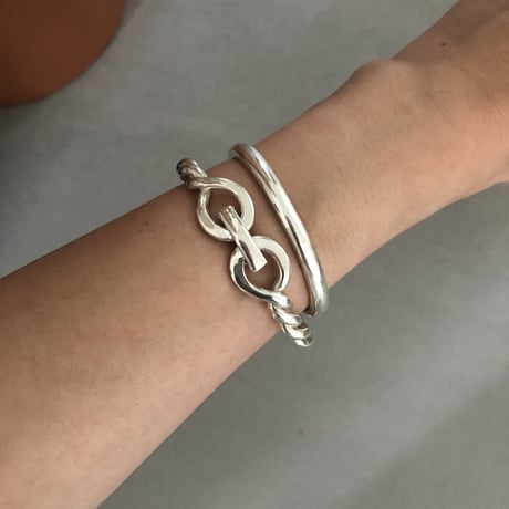 twist bangle