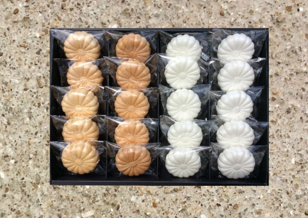 饅頭根付き　白材に菊蒔絵 饅頭根付き 白材に菊蒔絵 美術品・アンティーク・コレクション