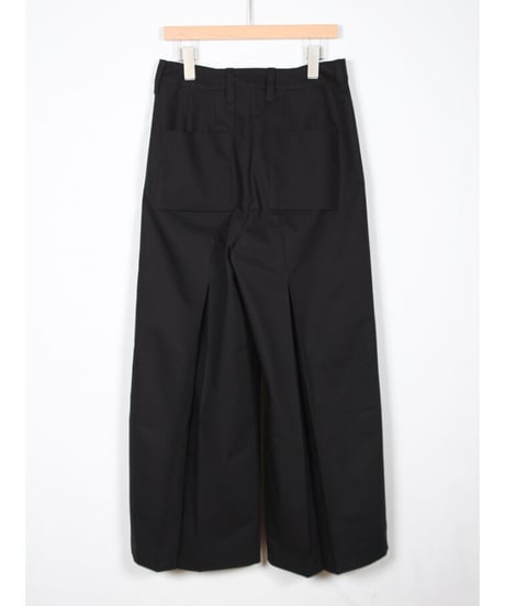 pt-34B / black wide pants