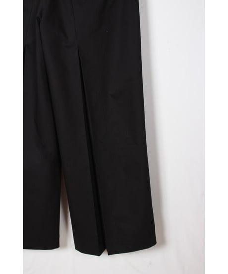 pt-34B / black wide pants