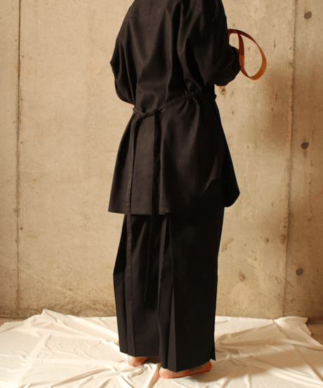 pt-34B / black wide pants