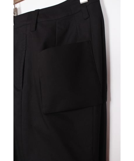 pt-34B / black wide pants