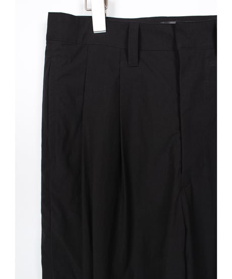 pt-37BB /black tuck pants